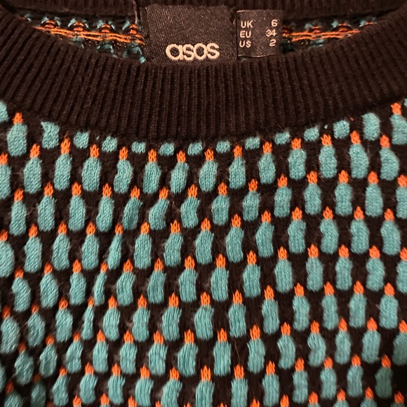 ASOS lightweight cropped sweater with contrasting sleeve - Picture 3 of 3